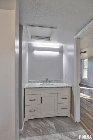 614 VIRGINIA Avenue, Taylorville, IL 62568