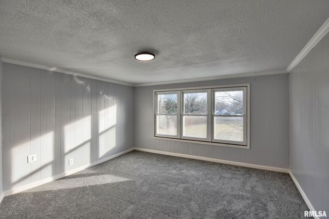 614 VIRGINIA Avenue, Taylorville, IL 62568