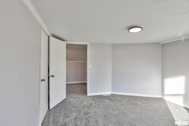 614 VIRGINIA Avenue, Taylorville, IL 62568