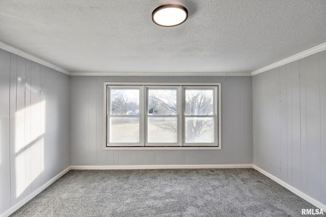 614 VIRGINIA Avenue, Taylorville, IL 62568