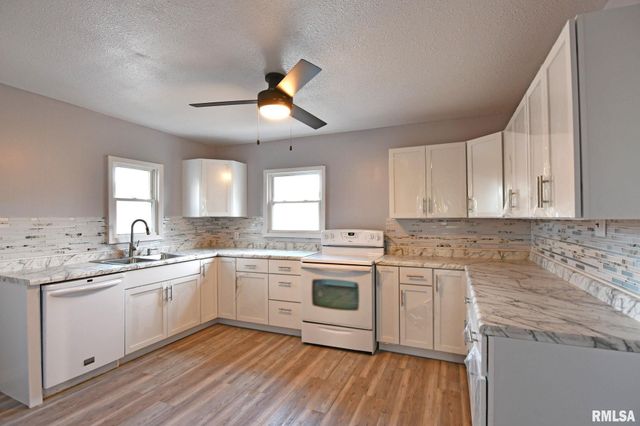 614 VIRGINIA Avenue, Taylorville, IL 62568