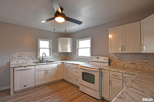 614 VIRGINIA Avenue, Taylorville, IL 62568