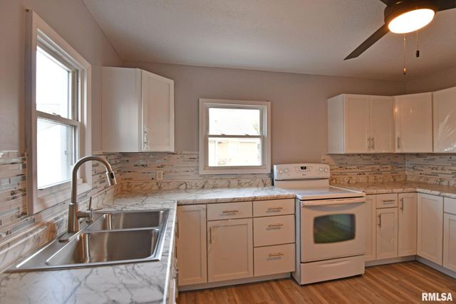 614 VIRGINIA Avenue, Taylorville, IL 62568