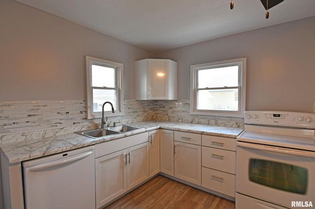 614 VIRGINIA Avenue, Taylorville, IL 62568