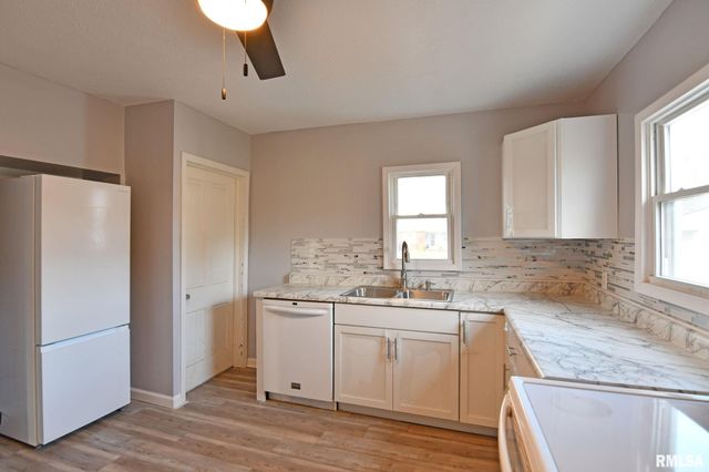 614 VIRGINIA Avenue, Taylorville, IL 62568