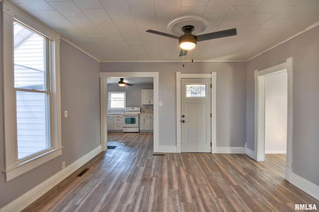 614 VIRGINIA Avenue, Taylorville, IL 62568