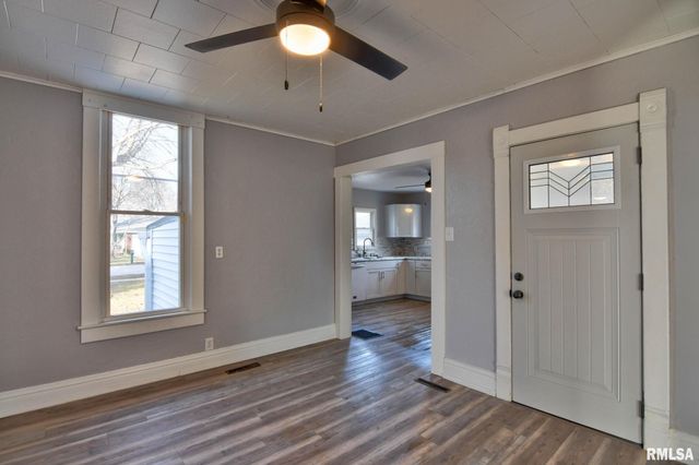 614 VIRGINIA Avenue, Taylorville, IL 62568