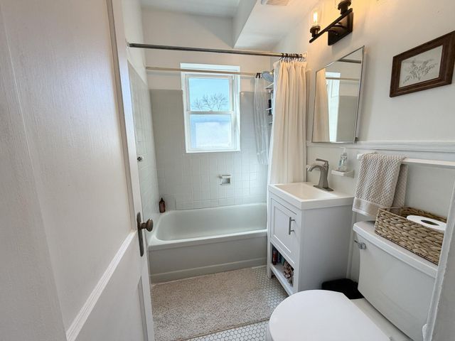 3128 W Bde Maka Ska Boulevard 417, Minneapolis, MN 55416