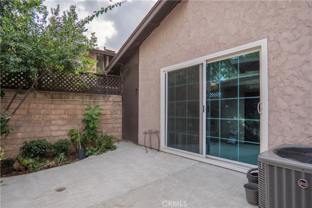 7554 Corbin 4, Reseda, CA 91335