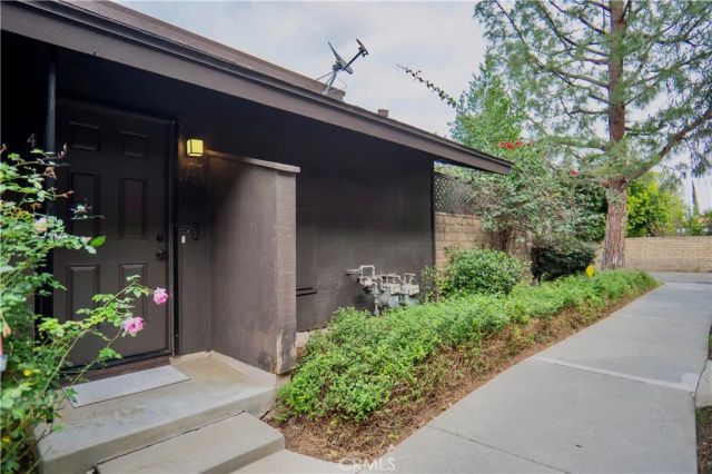 7554 Corbin 4, Reseda, CA 91335