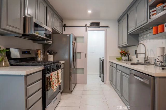 7554 Corbin 4, Reseda, CA 91335
