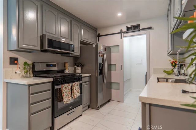 7554 Corbin 4, Reseda, CA 91335