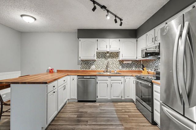 10609 Hummingbird Street NW, Coon Rapids, MN 55433