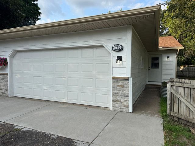 10609 Hummingbird Street NW, Coon Rapids, MN 55433
