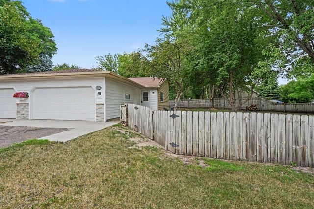 10609 Hummingbird Street NW, Coon Rapids, MN 55433
