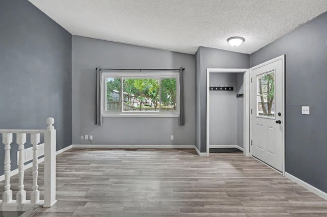 10609 Hummingbird Street NW, Coon Rapids, MN 55433