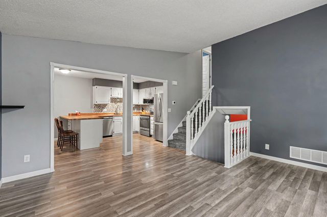 10609 Hummingbird Street NW, Coon Rapids, MN 55433