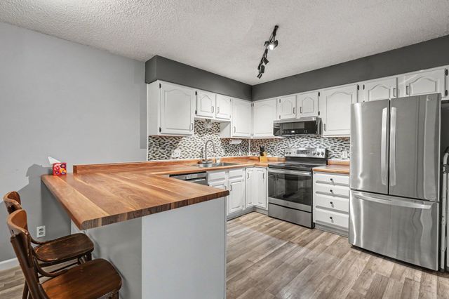 10609 Hummingbird Street NW, Coon Rapids, MN 55433