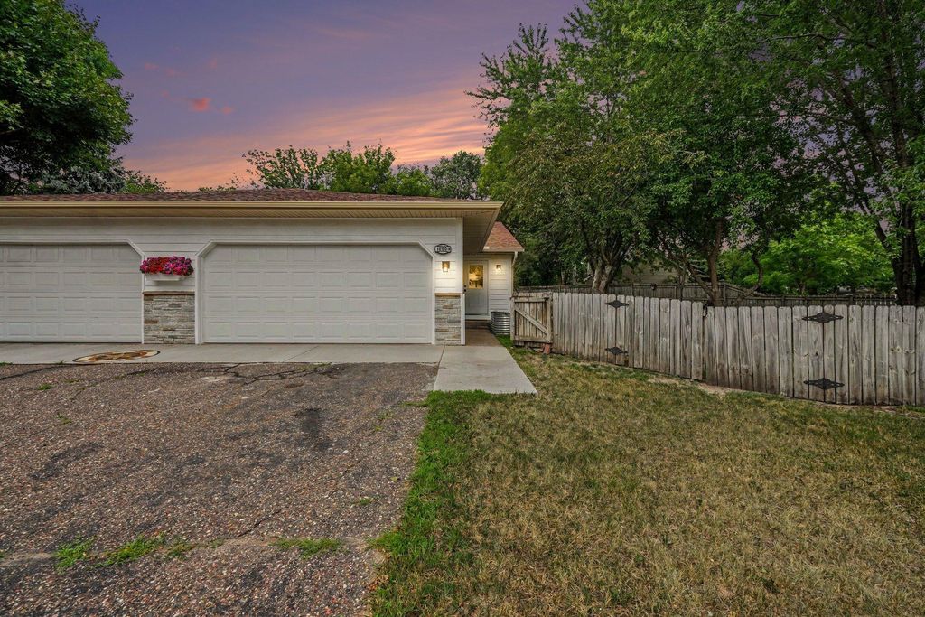 10609 Hummingbird Street NW, Coon Rapids, MN 55433