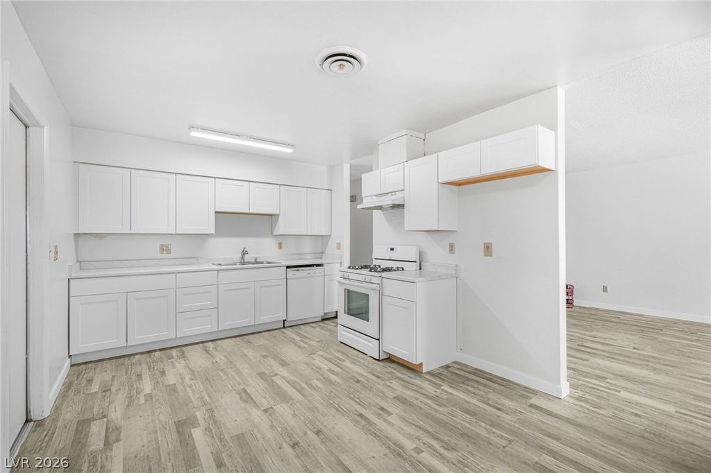 5574 Tunis Avenue, Las Vegas, NV 89122 — photo 2