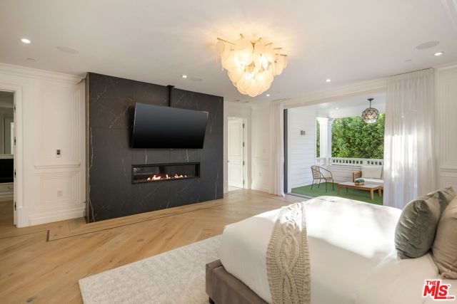 843 N Spaulding Avenue, Los Angeles, CA 90046