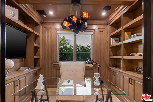 843 N Spaulding Avenue, Los Angeles, CA 90046