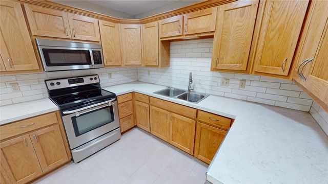 2413 N Lockhart Street, Sherman, TX 75092