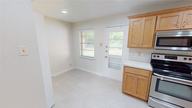 2413 N Lockhart Street, Sherman, TX 75092