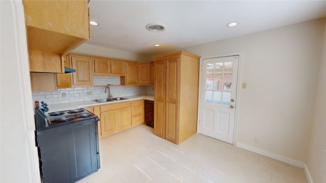 2413 N Lockhart Street, Sherman, TX 75092