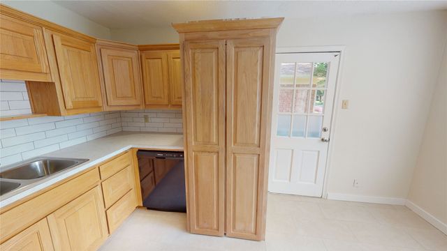 2413 N Lockhart Street, Sherman, TX 75092