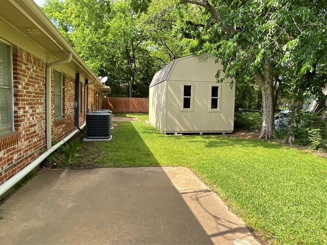 2413 N Lockhart Street, Sherman, TX 75092