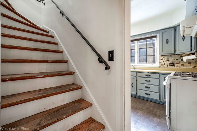 6738 N Ionia Avenue, Chicago, IL 60646