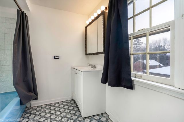 6738 N Ionia Avenue, Chicago, IL 60646