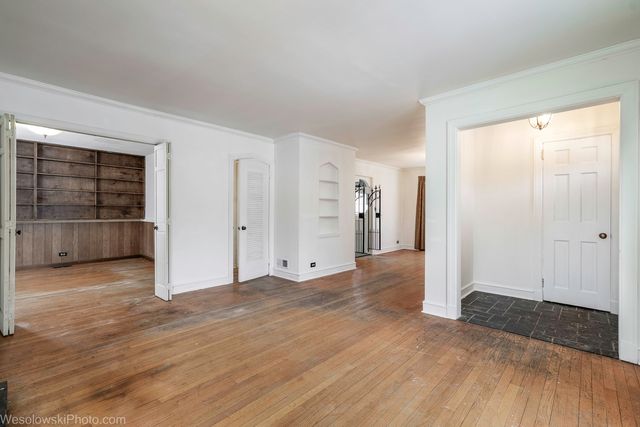 6738 N Ionia Avenue, Chicago, IL 60646