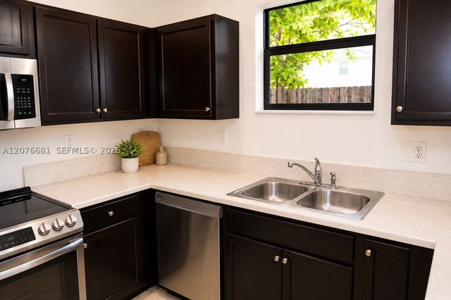 97 SE 34th Ter 97, Homestead, FL 33033