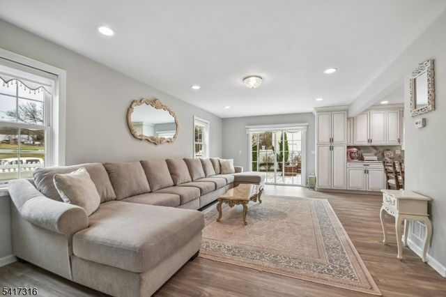 83 White St, Dover Town, NJ 07801