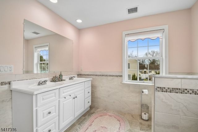 83 White St, Dover Town, NJ 07801