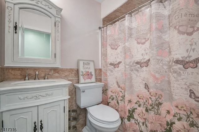 83 White St, Dover Town, NJ 07801