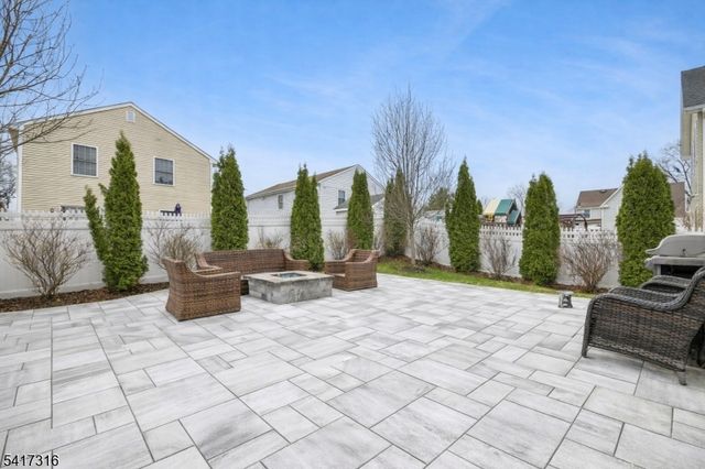 83 White St, Dover Town, NJ 07801