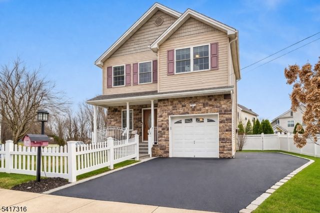 83 White St, Dover Town, NJ 07801