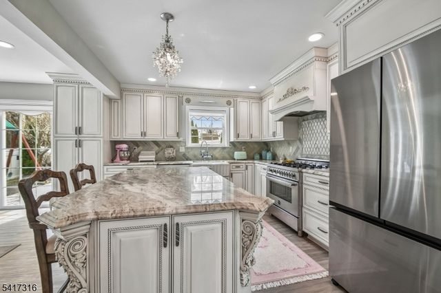 83 White St, Dover Town, NJ 07801