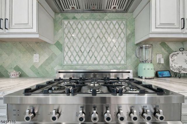 83 White St, Dover Town, NJ 07801