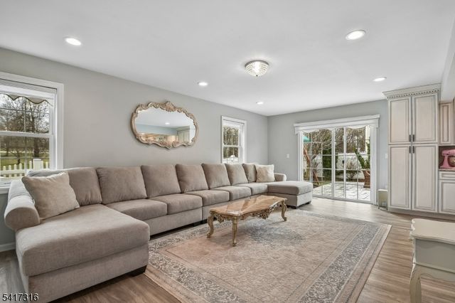 83 White St, Dover Town, NJ 07801