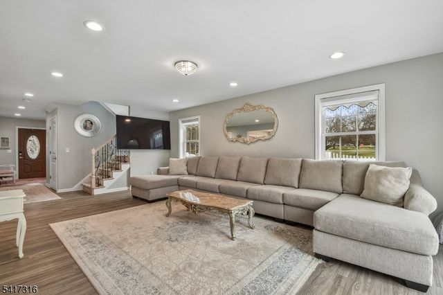 83 White St, Dover Town, NJ 07801