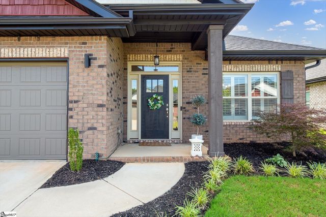 4 Woodcross Drive, Simpsonville, SC 29681