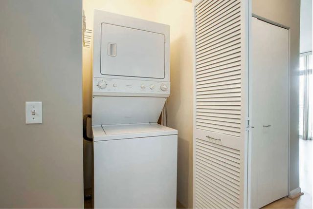 600 N DEARBORN Street 1207, Chicago, IL 60654