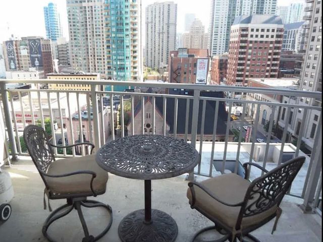 600 N DEARBORN Street 1207, Chicago, IL 60654