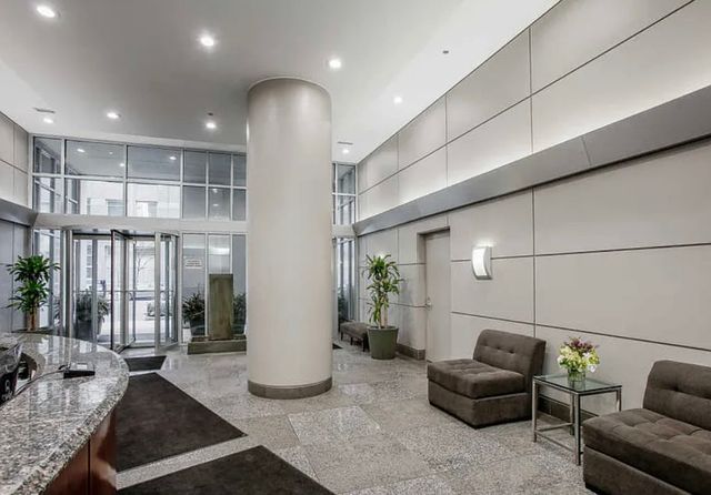 600 N DEARBORN Street 1207, Chicago, IL 60654