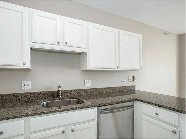 600 N DEARBORN Street 1207, Chicago, IL 60654