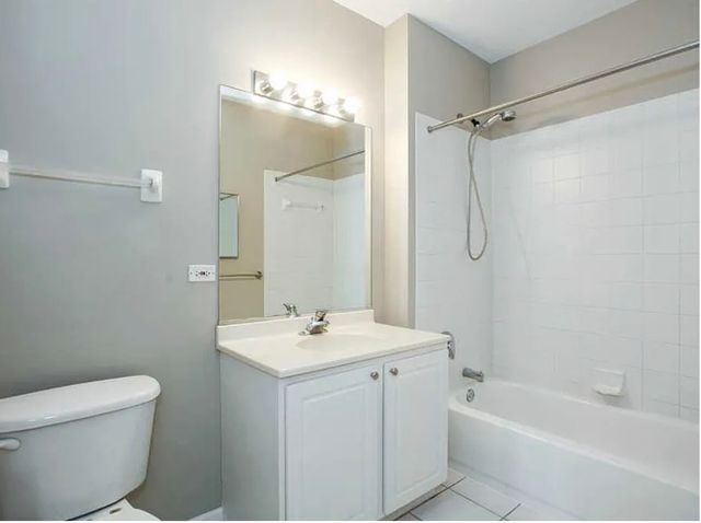 600 N DEARBORN Street 1207, Chicago, IL 60654